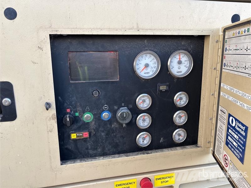 Doosan HP915WCU-T4F 915 cfm Mobile 160 L Air Compressor Kompresory