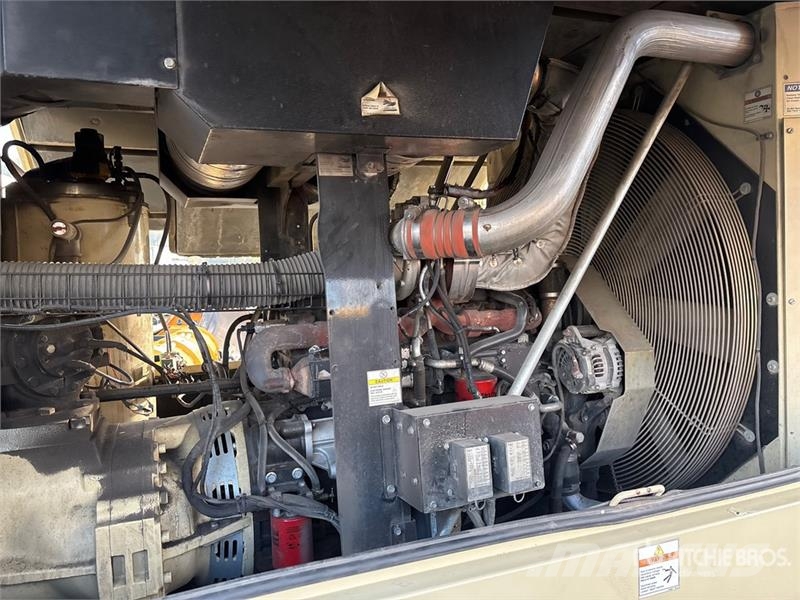 Doosan HP915WCU-T4F 915 cfm Mobile 160 L Air Compressor Kompresory