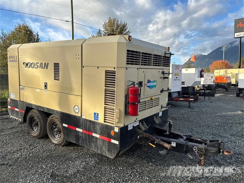 Doosan HP915WCU-T4F 915 cfm Mobile 160 L Air Compressor Kompresory