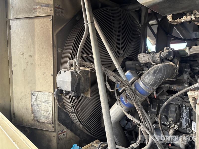 Doosan HP915WCU-T4F 915 cfm Mobile 160 L Air Compressor Kompresory