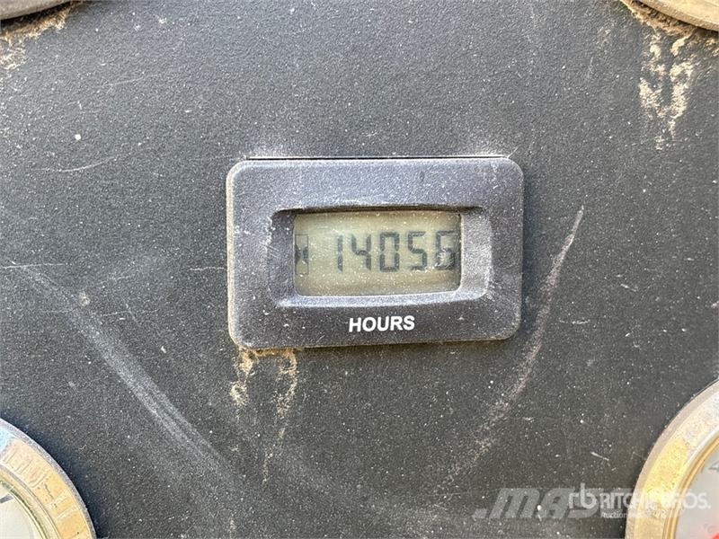 Doosan HP915WCU-T4F 915 cfm Mobile 160 L Air Compressor Kompresory