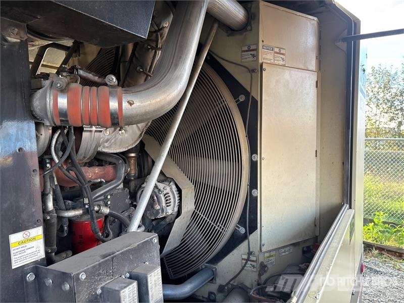 Doosan HP915WCU-T4F 915 cfm Mobile 160 L Air Compressor Kompresory
