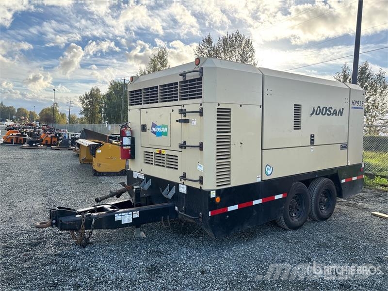 Doosan HP915WCU-T4F 915 cfm Mobile 160 L Air Compressor Kompresory