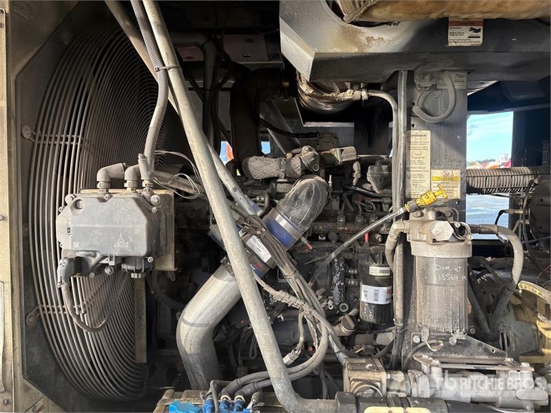 Doosan HP915WCU-T4F 915 cfm Mobile 160 L Air Compressor Kompresory