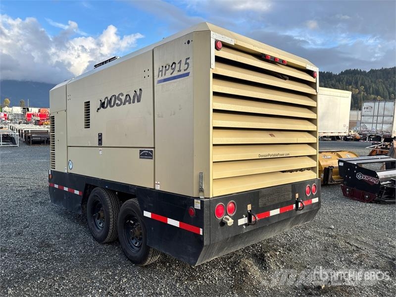 Doosan HP915WCU-T4F 915 cfm Mobile 160 L Air Compressor Kompresory