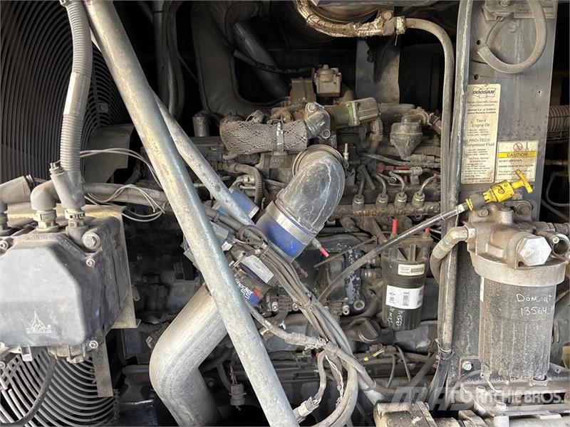 Doosan HP915WCU-T4F Mobile 146 L Air Compressor Compressori