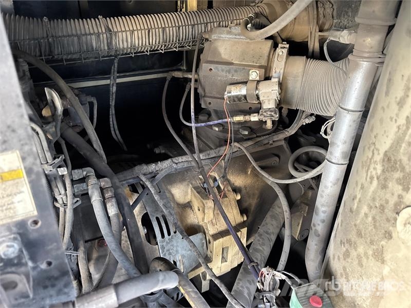 Doosan HP915WCU-T4F Mobile 146 L Air Compressor Compressori
