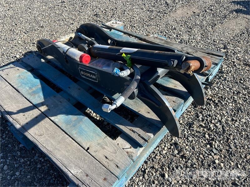Doosan Hydraulic Excavator Thumb (Unused) Buckets