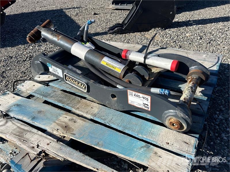 Doosan Hydraulic Excavator Thumb (Unused) Buckets