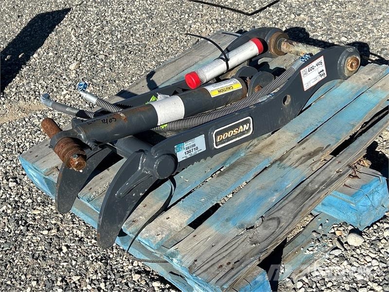 Doosan Hydraulic Excavator Thumb (Unused) Buckets
