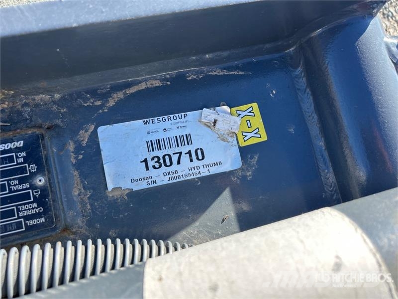 Doosan Hydraulic Excavator Thumb (Unused) Buckets