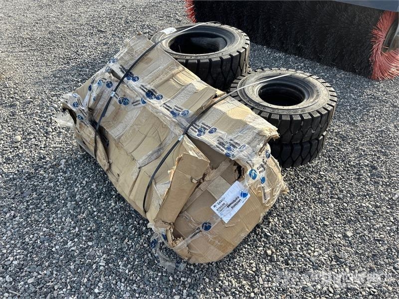 Doosan of (4) Doosan 6.50-10 2X 8.15-15X2 Tires (Unused) Gume, točkovi i felne