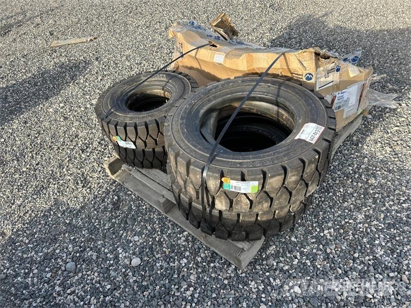 Doosan of (4) Doosan 6.50-10 2X 8.15-15X2 Tires (Unused) Gume, točkovi i felne