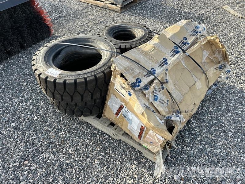 Doosan of (4) Doosan 6.50-10 2X 8.15-15X2 Tires (Unused) Gume, točkovi i felne