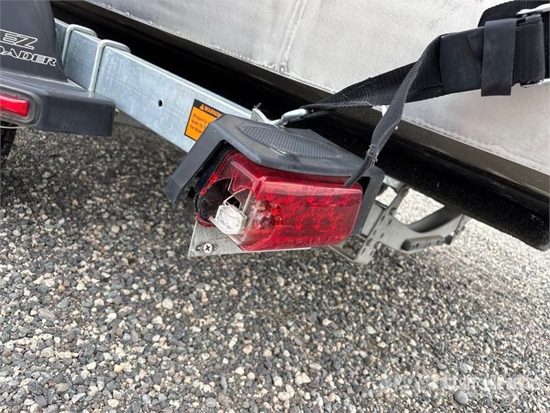 EZ Loader 19 ft S/A Boat Trailer معدات البناء - غير ذلك