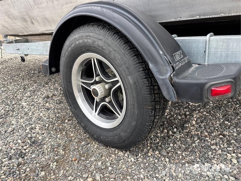 EZ Loader 19 ft S/A Boat Trailer معدات البناء - غير ذلك