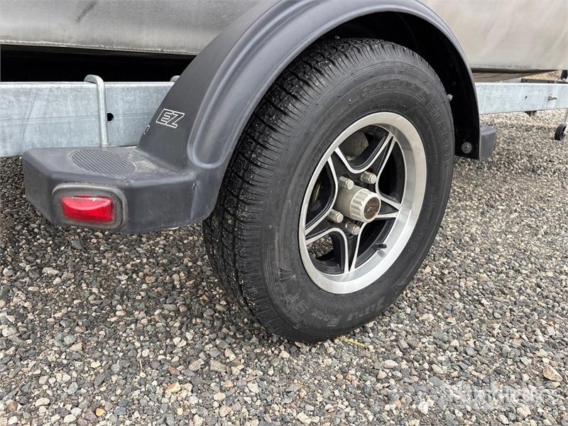 EZ Loader 19 ft S/A Boat Trailer معدات البناء - غير ذلك