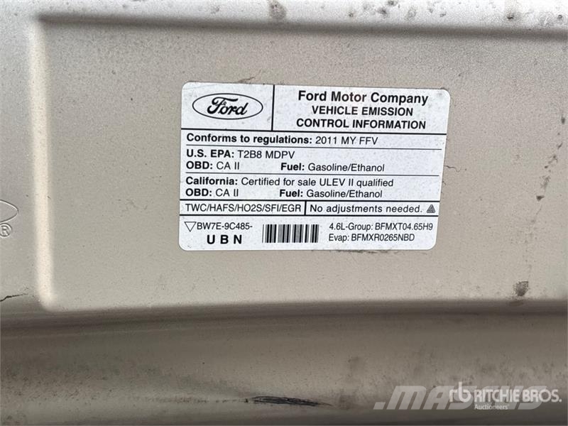 Ford E-250 大型面包车