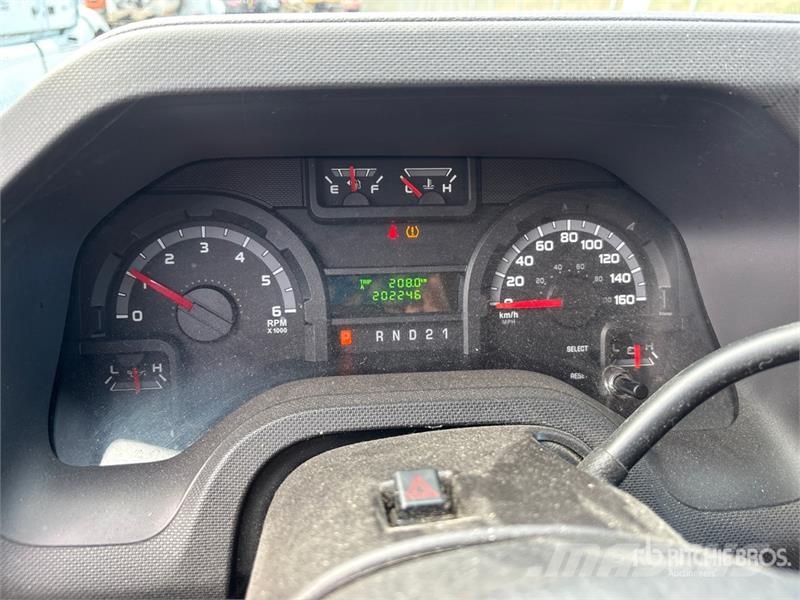 Ford E-250 大型面包车