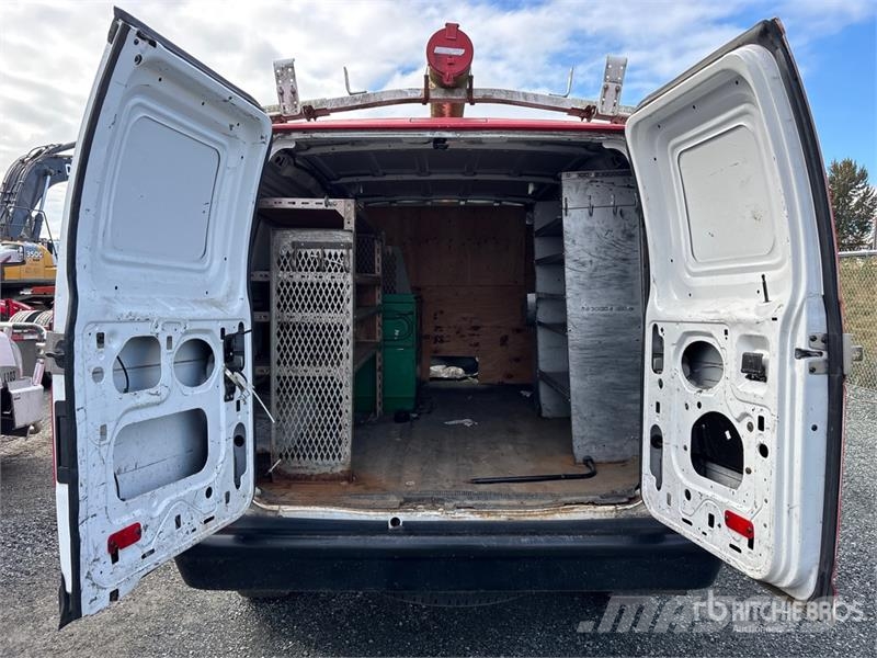 Ford E-250 大型面包车