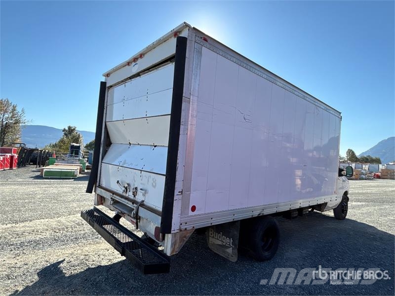 Ford E-350 4x2 Van Truck (Inoperable) Camion cassonati