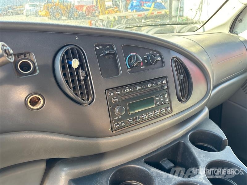 Ford E-350 4x2 Van Truck (Inoperable) Camion cassonati