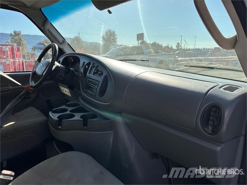 Ford E-350 4x2 Van Truck (Inoperable) Camion cassonati