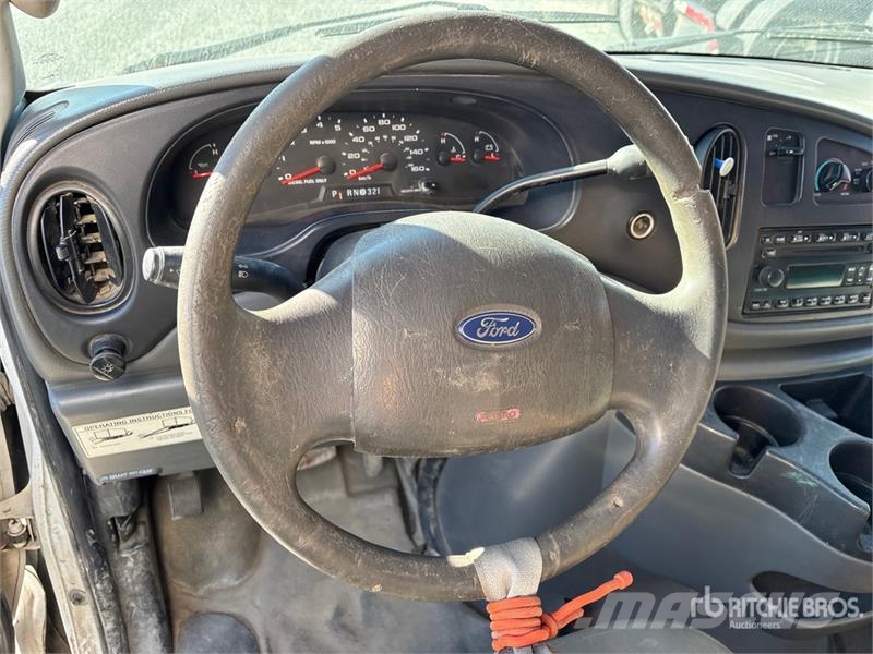 Ford E-350 4x2 Van Truck (Inoperable) Camion cassonati