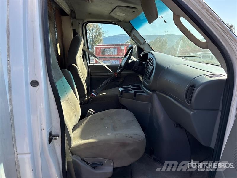 Ford E-350 4x2 Van Truck (Inoperable) Camion cassonati