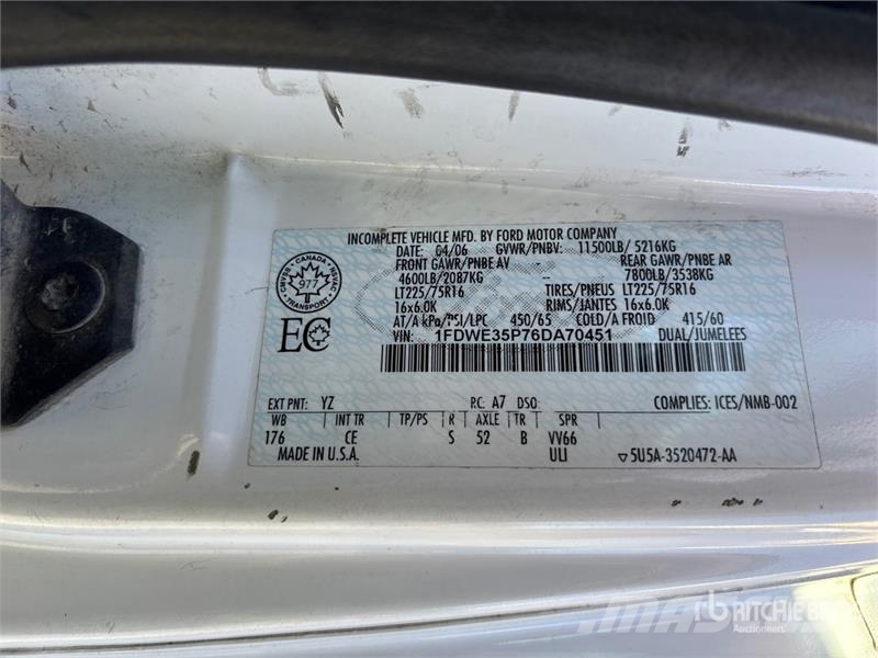 Ford E-350 4x2 Van Truck (Inoperable) Camion cassonati