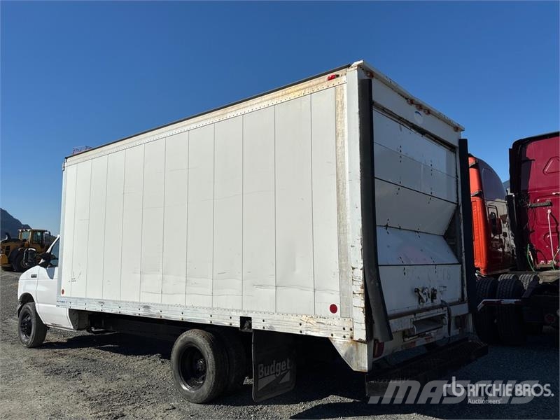 Ford E-350 4x2 Van Truck (Inoperable) Camion cassonati