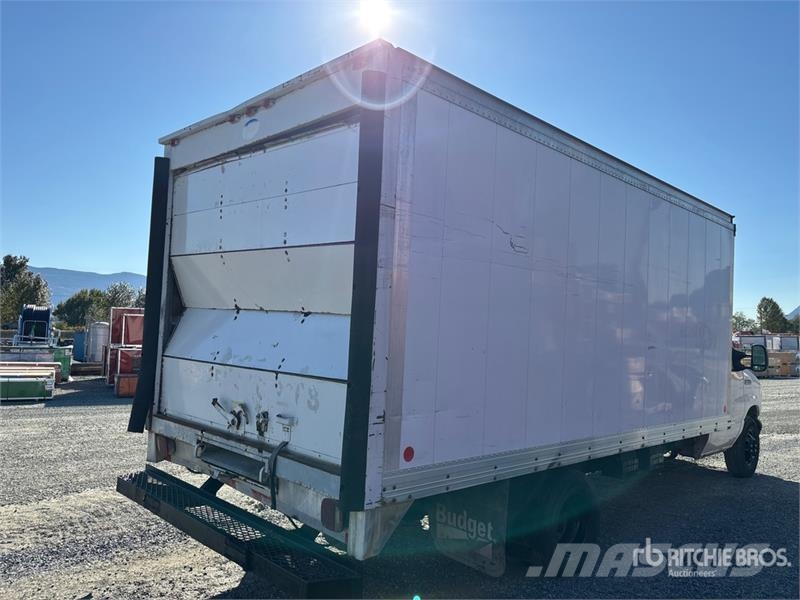 Ford E-350 4x2 Van Truck (Inoperable) Camion cassonati