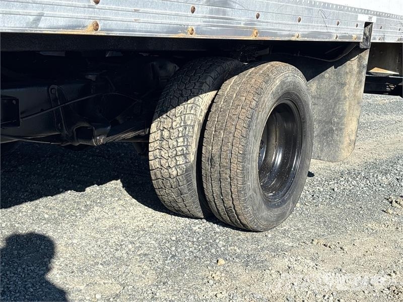 Ford E-350 4x2 Van Truck (Inoperable) Camion cassonati