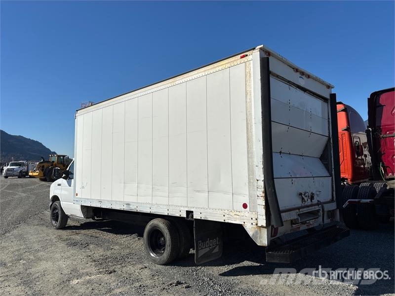 Ford E-350 4x2 Van Truck (Inoperable) Camion cassonati