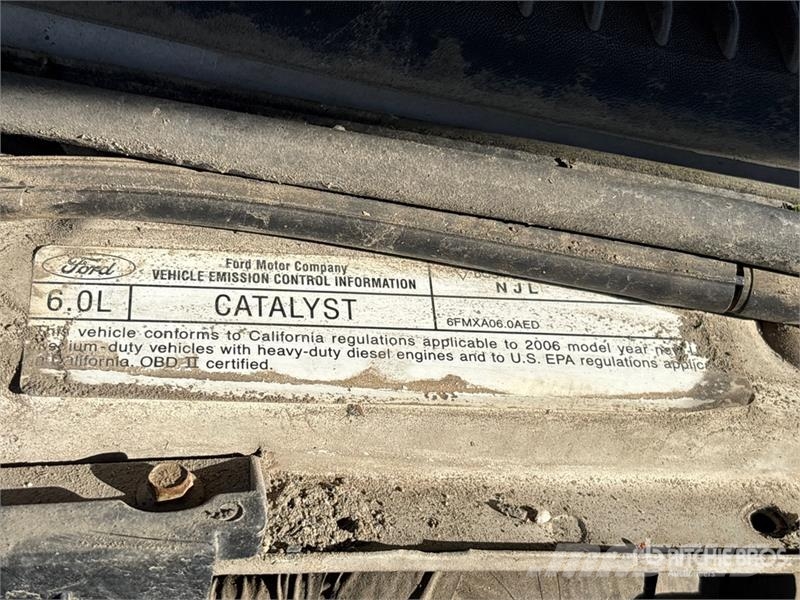 Ford E-350 4x2 Van Truck (Inoperable) Camion cassonati