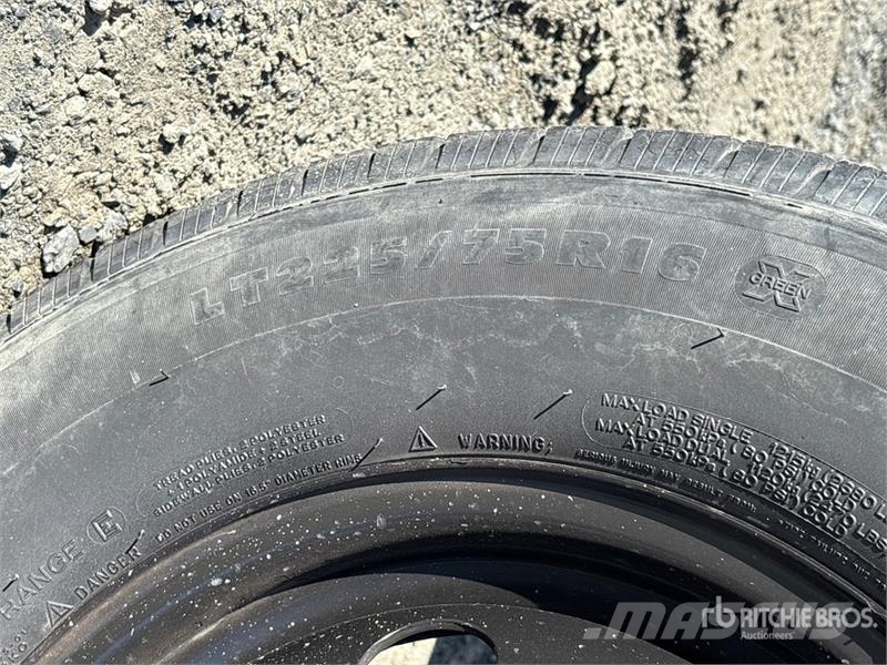 Ford E-350 4x2 Van Truck (Inoperable) Camion cassonati