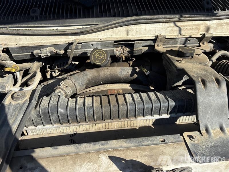 Ford E-350 4x2 Van Truck (Inoperable) Camion cassonati