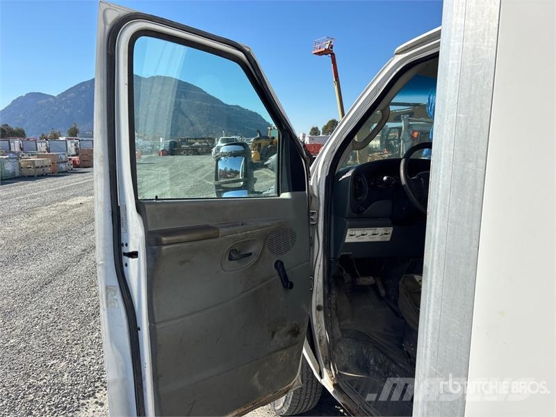 Ford E-350 4x2 Van Truck (Inoperable) Camion cassonati