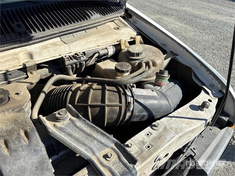 Ford E-350 4x2 Van Truck (Inoperable) Camion cassonati