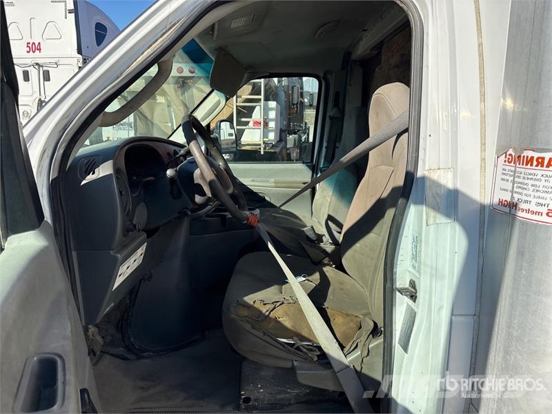 Ford E-350 4x2 Van Truck (Inoperable) Camion cassonati