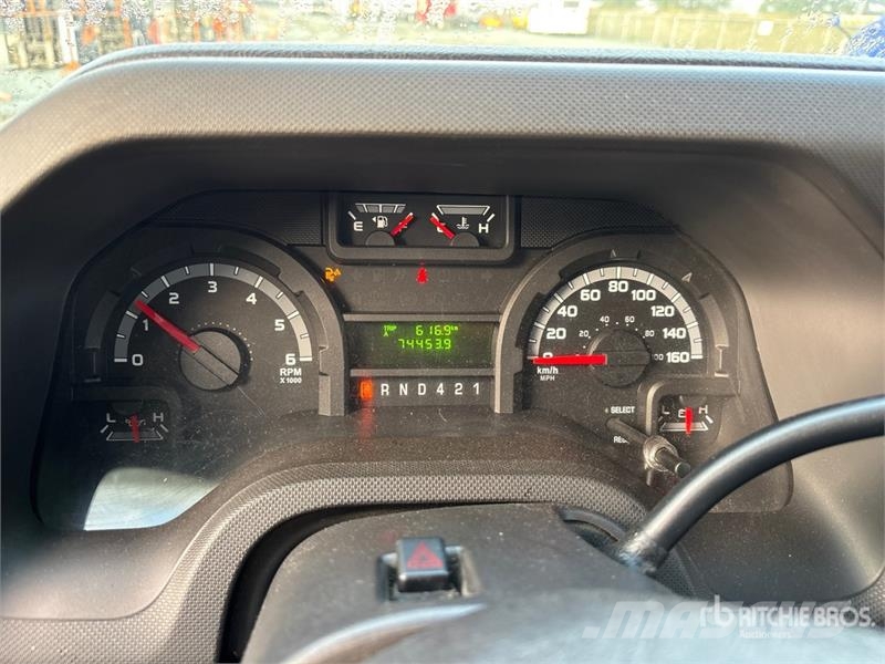 Ford E-450 4x2 24-Seat Transit Bus 迷你巴士