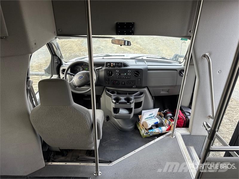 Ford E-450 4x2 24-Seat Transit Bus 迷你巴士