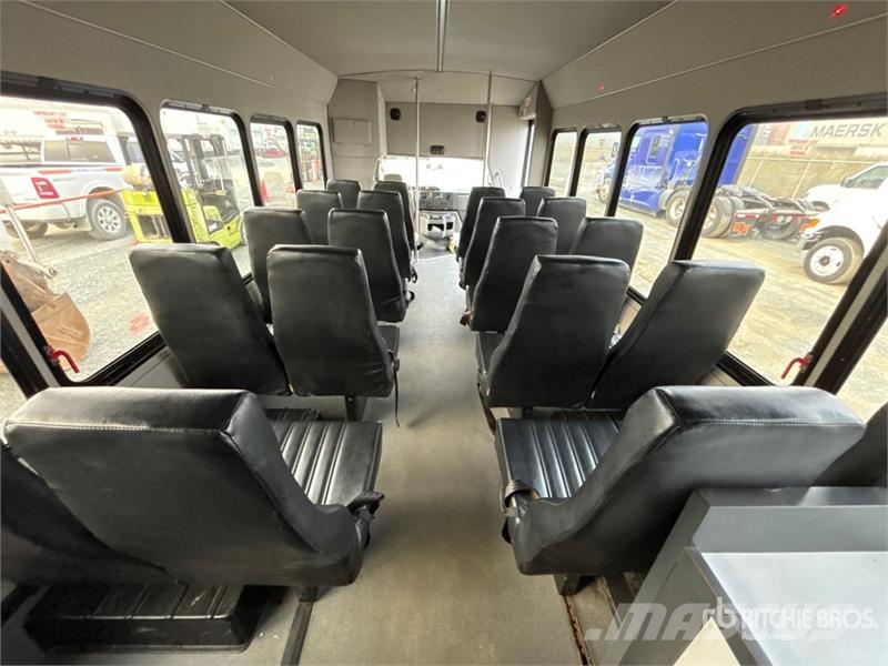Ford E-450 4x2 24-Seat Transit Bus 迷你巴士
