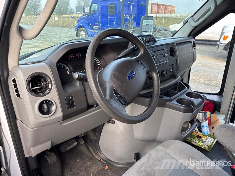 Ford E-450 4x2 24-Seat Transit Bus 迷你巴士