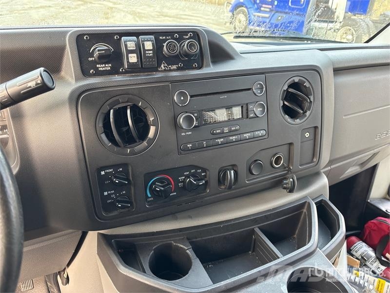 Ford E-450 4x2 24-Seat Transit Bus 迷你巴士