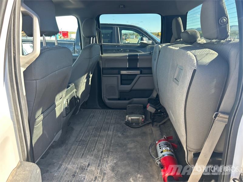Ford F-150 4x4 Crew Cab Pickup أخرى