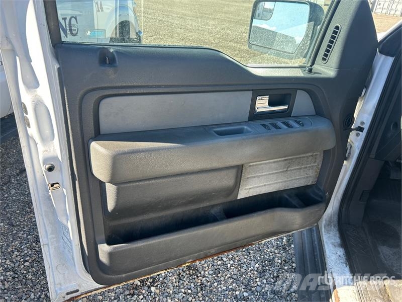 Ford F-150 4x4 Crew Cab Pickup Furgoni altro