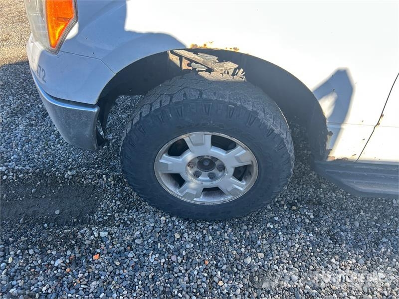 Ford F-150 4x4 Crew Cab Pickup Furgoni altro