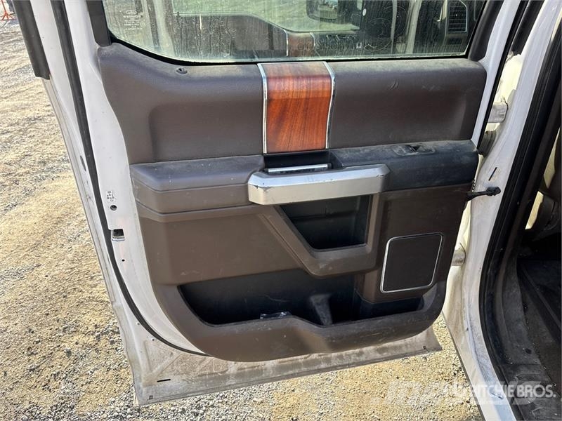 Ford F-150 King Ranch 4x4 Crew Cab Pickup Muu