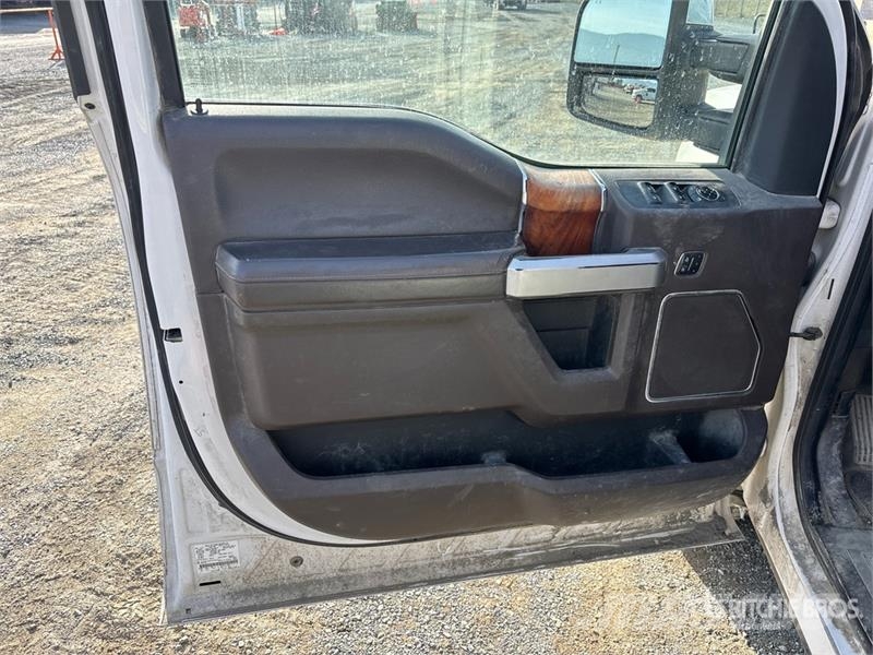 Ford F-150 King Ranch 4x4 Crew Cab Pickup Muu
